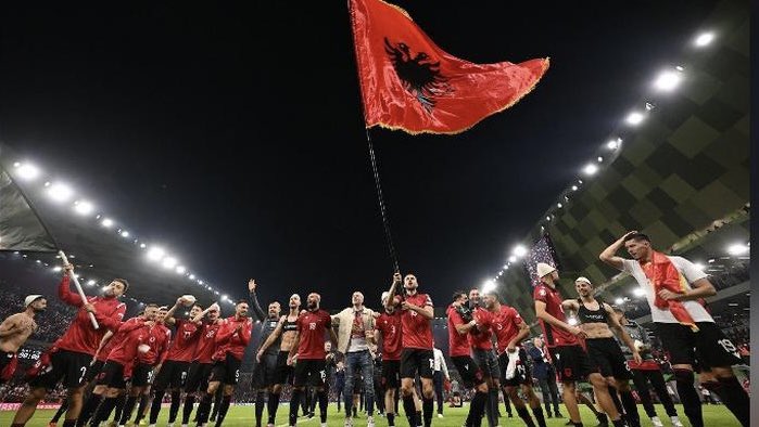 👐 FORCA SHQIPËRI ❤️
FORCA KUQ E ZI 🦅🇦🇱