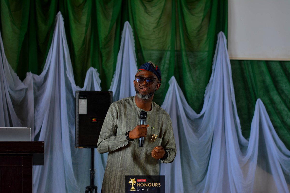 ifudsaoau's tweet photo. June 4th (IFUDSA's Founded day) we hosted a few of our Alumni in the maiden edition of the IFUDSA Honours day, we were graced to have Brigadier General B.A Adesina as our keynote speaker who taught extensively on LEGACY AND LEADERSHIP; Building a career that serves you and others https://t.co/oIHf076VzB