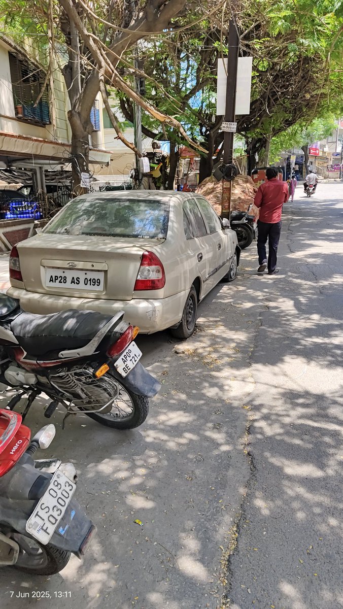 🇮🇳 கண்ணன்(Kannan) Aiyangar (@kannanrajaram) on Twitter photo <a href="/RCKTRAFFIC/">Rachakonda Traffic Police</a> <a href="/shoousity/">SHO OUSITY</a> Street 1 Tarnaka, near Pure Natural, looks like abandoned vehicle. <a href="/CommissionrGHMC/">Commissioner GHMC</a> lots of debris in this footpath, and also covered car parking: .ake this chargeable or no parking narrow lane. <a href="/RCKTRAFFIC/">Rachakonda Traffic Police</a> <a href="/shoousity/">SHO OUSITY</a> Street 1 Tarnaka, near Pure Natural, looks like abandoned vehicle. <a href="/CommissionrGHMC/">Commissioner GHMC</a> lots of debris in this footpath, and also covered car parking: .ake this chargeable or no parking narrow lane.
