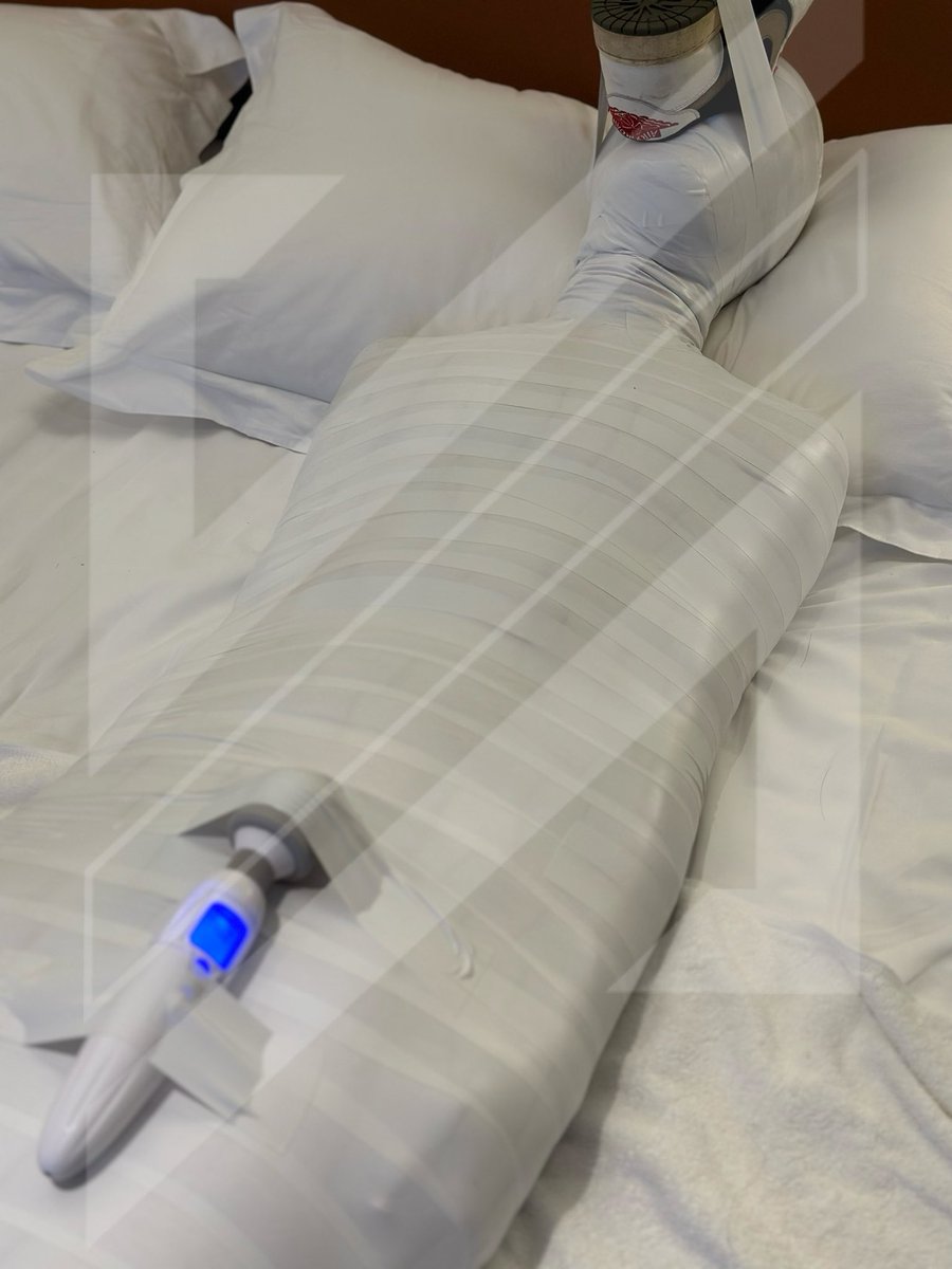 白色超级好看但头真的包的好差劲，一气之下只好让小m关在里面被震射🫨
#木乃伊 #木乃伊捆绑 #放置 #sm