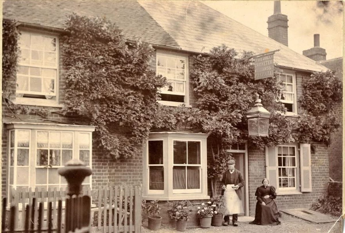 Spaces for Lunch &amp; Dinner today ✨
Give the Landlord a call: 01494 676308 to book a table #Highwycombe #Amersham #Uxbridge #Chilterns #Beaconsfield
