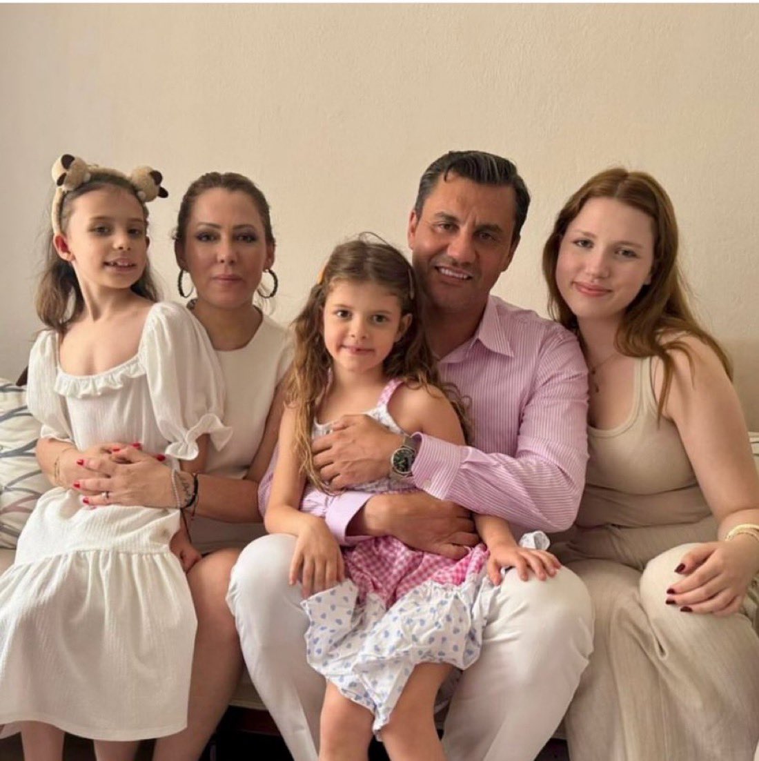 Ferdi Zeyrek, bayramı ailesiyle birlikte bu fotoğrafla kutlamıştı. Dualarımız Ferdi Zeyrek ile, büyük geçmiş olsun.