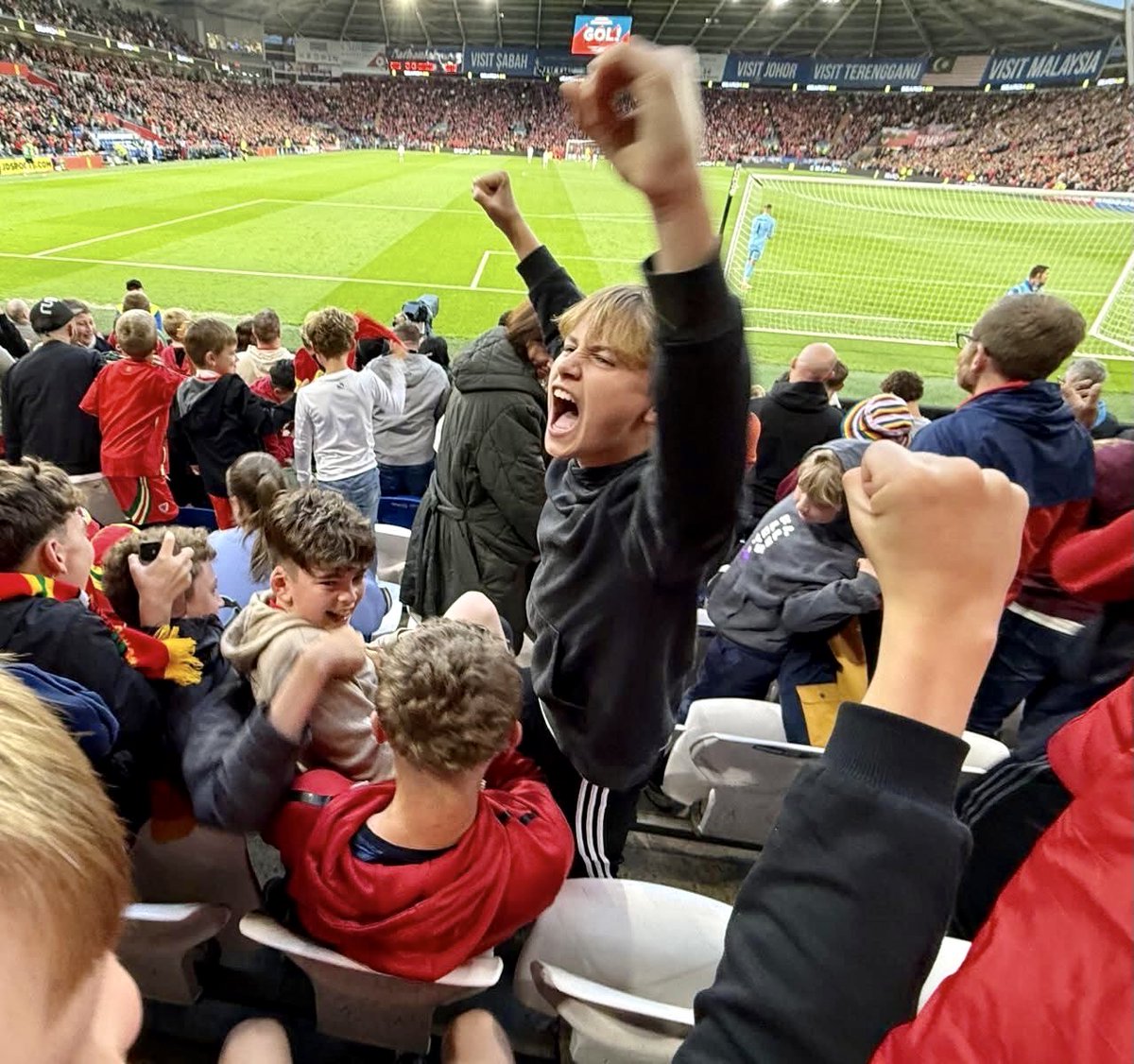 Rob Harries tweet media