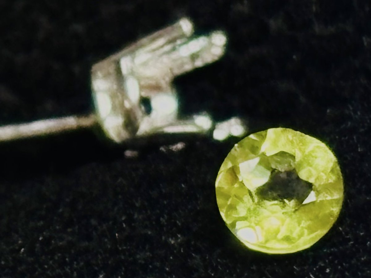 La farfalla in wooyeon

내가 힘들때 우연히 만나더라도 "언니~"하고 와락 안기며 나에게 힘을 준 사람이 있다. 
그녀들의 특별한 날을 기념해서 만든 귀걸이
AAA+ 탄생석 커스텀 가공 

뭔가 해줄수 있을 때 참 기쁘다.💕