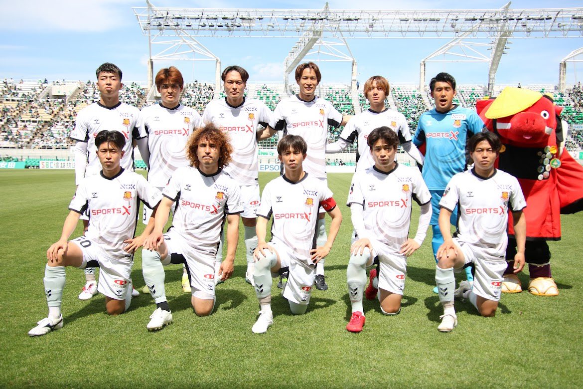 松本山雅2-1。サンプロアルウィンに着いた時から、昨年経験した悔しい感情が込み上げてきました。
福島ユナイテッドに関わる全ての方々も同じ気持ちだったと思います。今日の勝利は本当に意味があるものだと感じてます。
チーム全員で勝った試合。これからもリーグは続くので応援よろしくお願いします