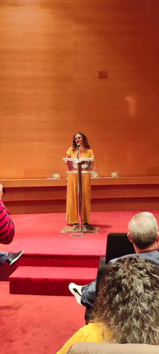 Conchi Cochón, presidenta do xurado avaliador, presenta os méritos de Brazolinda: a calidade dos seus produtos, o amplo abano de idades que cobre e asociar a lingua galega ao lecer, a aprendizaxe e a socialización.

#PremiosMilPrimaveras