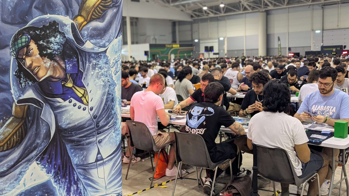 Rome is on fire—and not just because of the heat! We've officially kicked off the SOLD-OUT One Piece Regional Championships at Fiera di Roma, with a whopping 1,024 players battling it out!

Ten intense rounds stand between these fearless pirates and a shot at tomorrow’s