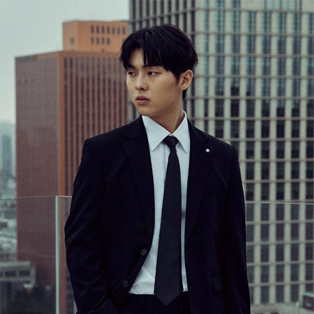 jkstaw's tweet photo. #shse office rivals au, where -

 Ahn Suho loses his memory after an accident and wakes up convinced that his sworn enemy, Yeon Sieun, is someone he can trust blindly. https://t.co/Wqo963qTkn