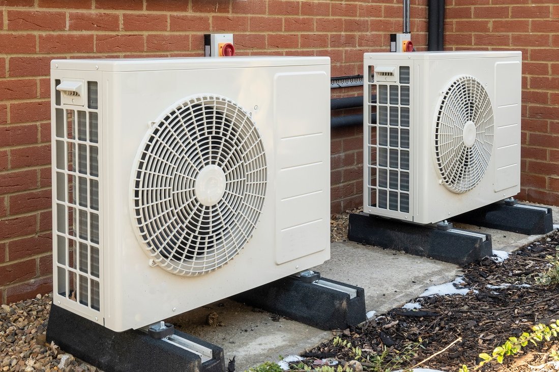 ClimateReadyLCC's tweet image. Swap to Cleaner Heat: Switch your old boiler for a heat pump and lower your emissions. Check your home’s suitability here: shorturl.at/MKxTF
 #GreatBigGreenWeek #CleanHeat #LowCarbon #EnergyEfficiency