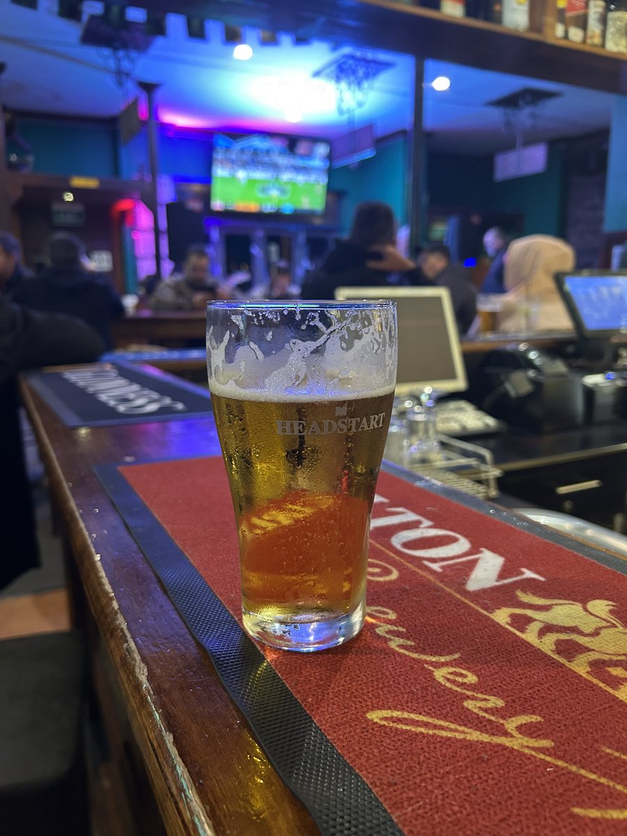 Just stepped in my first puddle for 2025 so thought I’d mark the occasion with 1-2 and some acoustic ditties at the local. 

Finally after a lengthy lay off some precipitation in Kilmore town ☔️ 👌🍻
#margetherainsarehere