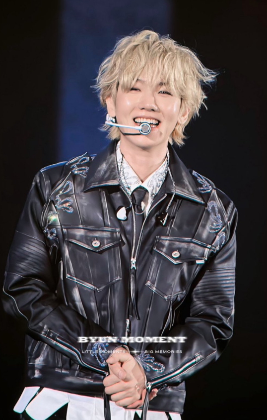 AboutMusicYT's tweet photo. EXO's Baekhyun re-debuts blonde hair. https://t.co/OIDcnn57ix
