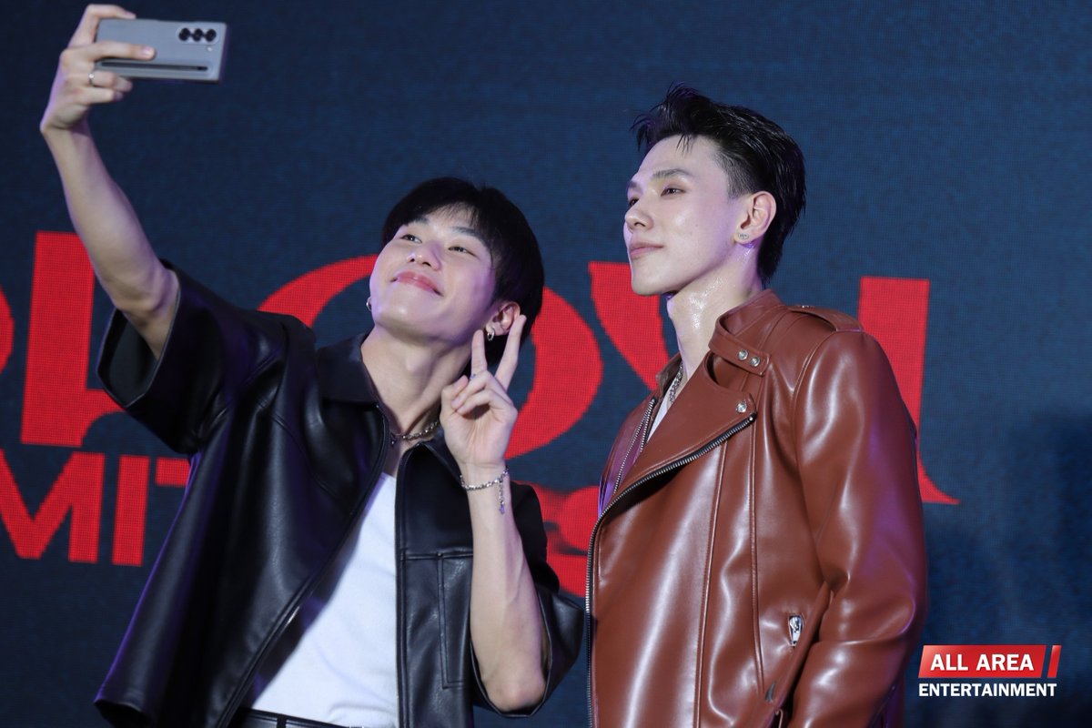 allarea_ent's tweet photo. โมเมนต์น่ารัก ๆ อีกหนึ่งกำลังใจของต้าห์อู๋ ✨️

DAOU PREMIERE EVENT

#DAOU_นิราศรักเอย_DDAY
#DAOU_นิราศรักเอย
#DAOU #ต้าห์อู๋
#ต้าห์อู๋ออฟโรด https://t.co/ZACdrsiPA8