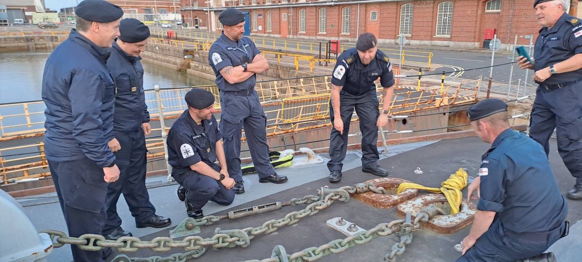 HMS King Alfred (@hmskingalfred) on Twitter photo ✅ Another great week in the <a href="/RNReserve/">Royal Naval Reserve</a> as <a href="/HMSKingAlfred/">HMS King Alfred</a> practice their Seamanship Skills onboard <a href="/HMSLedbury/">HMS Ledbury</a> 💪⚓️🌊
#teamworkmakesthedreamwork #Training #inspiration ✅ Another great week in the <a href="/RNReserve/">Royal Naval Reserve</a> as <a href="/HMSKingAlfred/">HMS King Alfred</a> practice their Seamanship Skills onboard <a href="/HMSLedbury/">HMS Ledbury</a> 💪⚓️🌊
#teamworkmakesthedreamwork #Training #inspiration