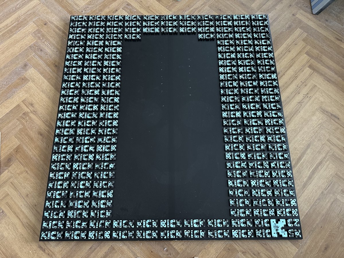 Ladies, gentlemen and friends! 💀💀💀💚💚💚
A painting dedicated to all the artists on Kick.           
DAY 26 - All letters are in the image!      
Stream every day! Coffee, talk and art, so come to
 kick.com/annadorfmann

<a href="/KickCommunity/">KICK Community</a>
<a href="/kick/"></a>

How many screws?💀💚