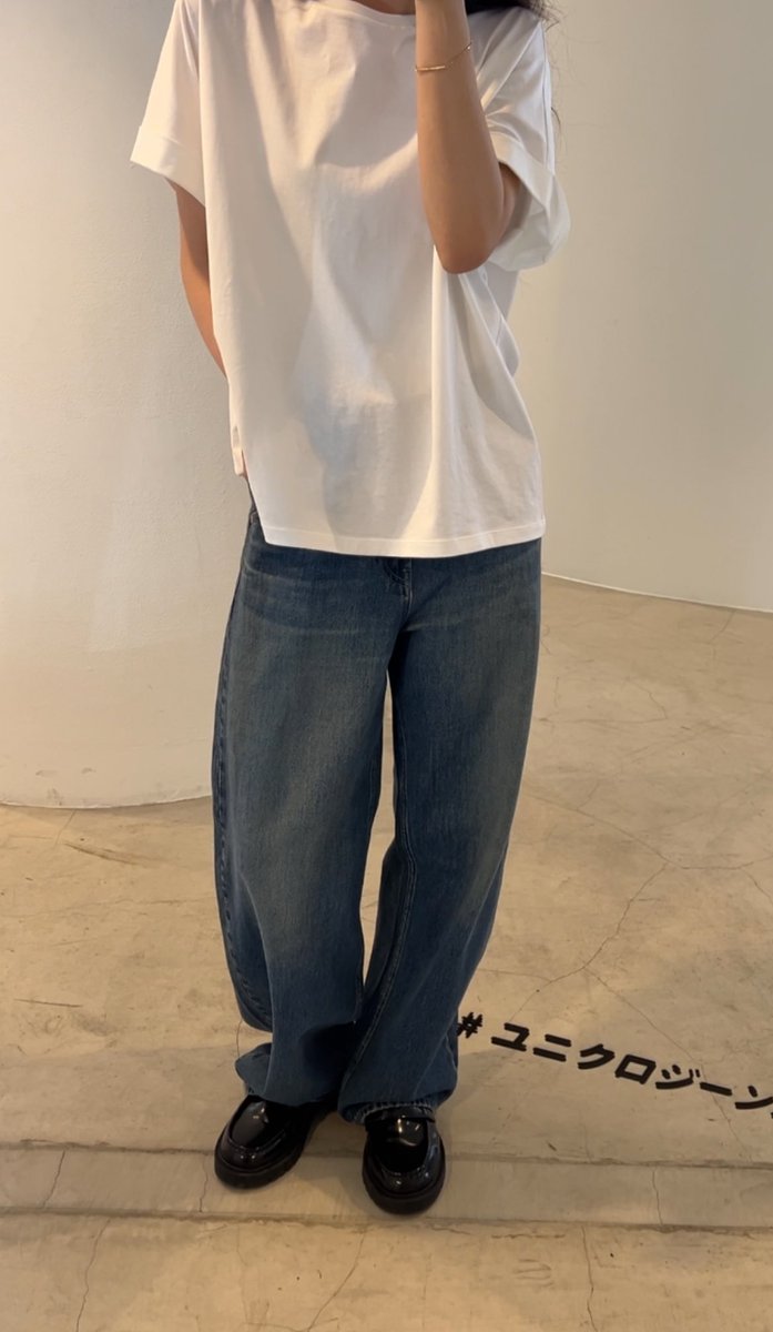iampowanchan's tweet photo. UNIQLOの6月下旬発売予定のバギーカーブジーンズ、サイズアップしてゆるく履く感じ好きだった！そしてローファー合わせ良かった
（夏秋コレクションの試着会に招待していただきました） https://t.co/eiyRYxec2U