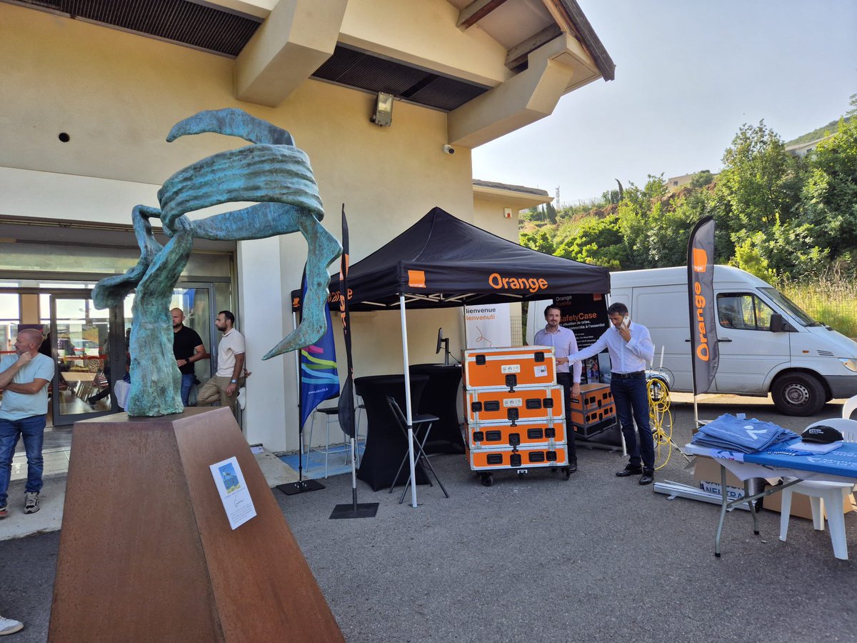 OrangeCorse's tweet photo. 📢 En direct du #Salon des Maires de #HauteCorse à Sisco 🟧

L’occasion de : 
🤝 Rencontrer nos experts
💬 Parler #data, #cyber, connectivité, fin du #cuivre
🤩 Découvrir nos innovations, comme la #SafetyCase ou l'offre #Hexadone 
et bien plus encore ! 🚀

#CongrèsDesMaires https://t.co/1PSBqqutKx