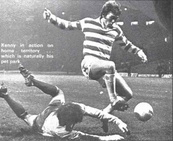 Graham Denton (@gtdenton) on Twitter photo From SHOOT! 7 August 1976 (courtesy of <a href="/TheSkyStrikers/">Miles McClagan</a>), here's a photo of Kenny Dalglish in action during his Celtic days. <a href="/KennyofCeltic/">Kenny of the Celtic</a> who do you reckon the keeper is? From SHOOT! 7 August 1976 (courtesy of <a href="/TheSkyStrikers/">Miles McClagan</a>), here's a photo of Kenny Dalglish in action during his Celtic days. <a href="/KennyofCeltic/">Kenny of the Celtic</a> who do you reckon the keeper is?