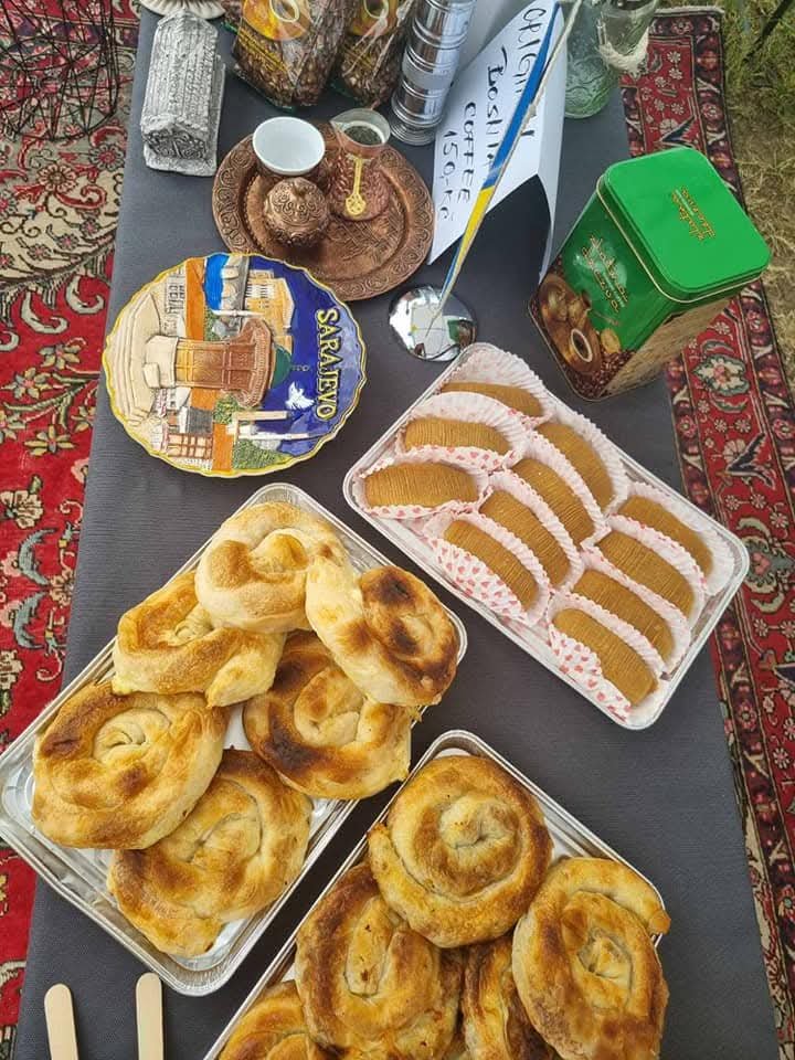 Jutros vrijedno i mirisno na našem štandu na Festivalu ambasada 2025. u Pragu. 🇧🇦❤️🇨🇿