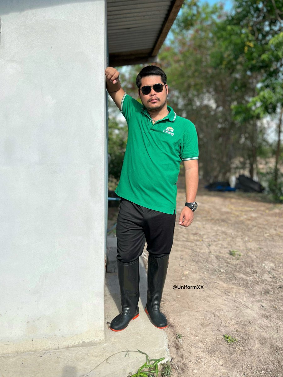 อากาศร้อนก็ทนเอา ☀️
ขนาดเขาไม่รักยังทนได้เลย 😌
#บูทยางยาว #ชอบรองเท้าบูทยาง