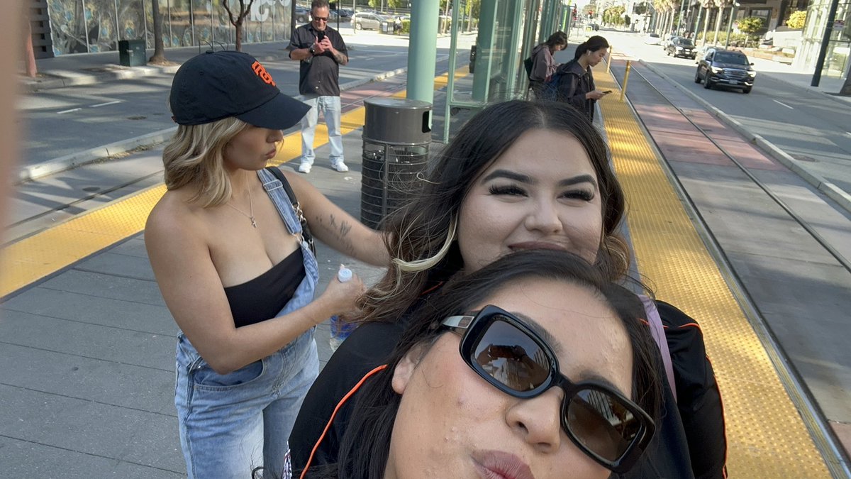 MyriumZavala's tweet photo. San Francisco day drinking type a day https://t.co/u4jeNQMVuf