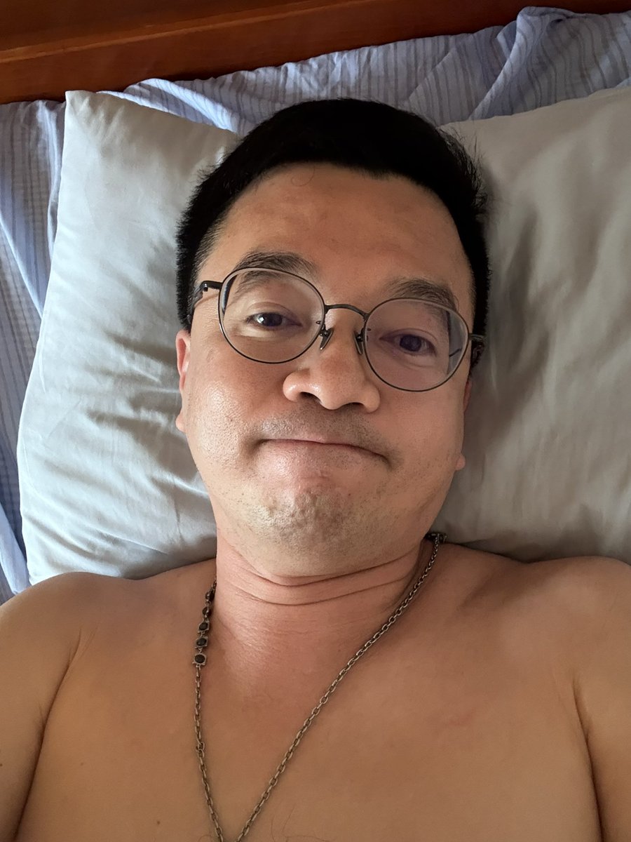 左邊、右邊還是正面？
#好熱
#熱到不想出門
#出門吃個午餐就快融化了