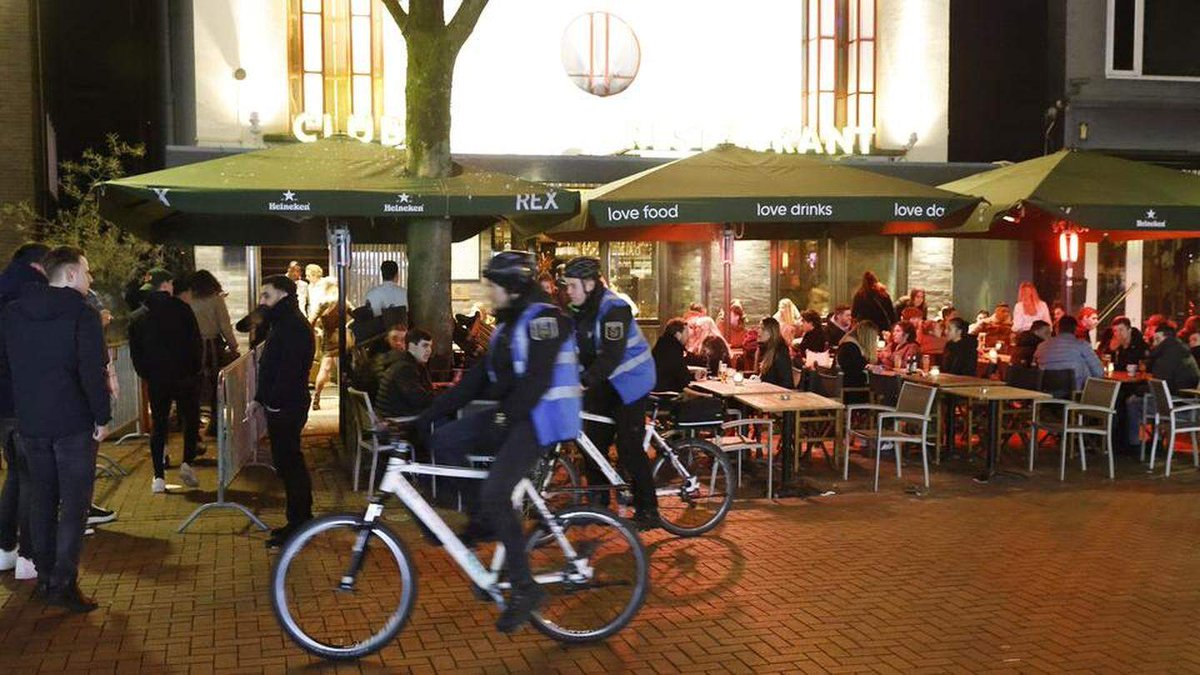 Gemeen­te Hil­ver­sum rea­geert op vra­gen <a href="/CDAHilversum/">CDAHilversum</a> en komt met maat­re­ge­len tegen inti­mi­da­tie en grens­over­schrij­dend gedrag tegen vrouwen:

✅ Cameratoezicht &amp; handhaving
✅ 24-uurs gebiedsverboden bij wangedrag
✅ Start campagne Ben je OKÉ?

cda.nl/noord-holland/…