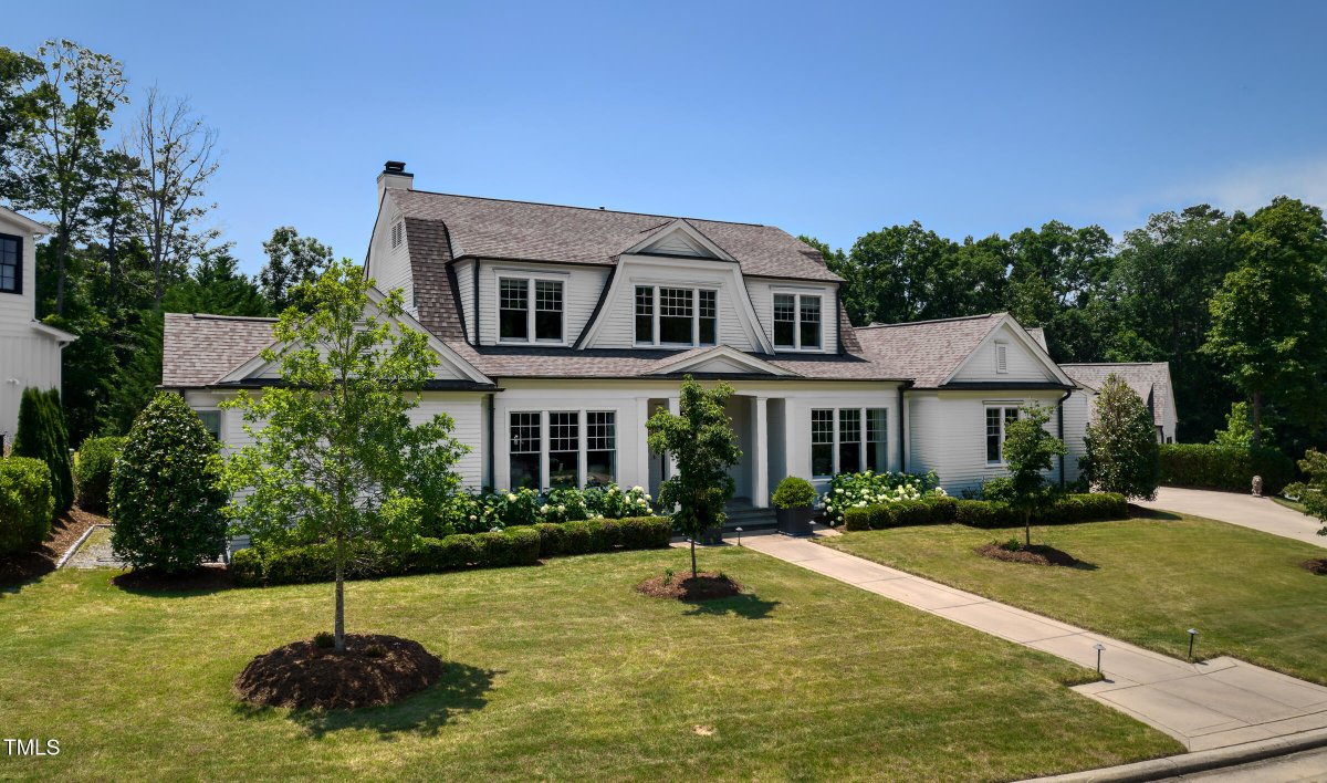 debkapmac's tweet photo. 115 Founders Ridge Drive, Chapel Hill, NC, 27517
5 bed | 4 bath 3918 Sq. Ft.
Active | 1899900
https://t.co/mRS8oH6KzZ
This breathtaking home offers modern convenience with charm, grace, and the most comfortable style. Soaring ceilings and an abundance of large windows create a... https://t.co/04fpBaHcuc