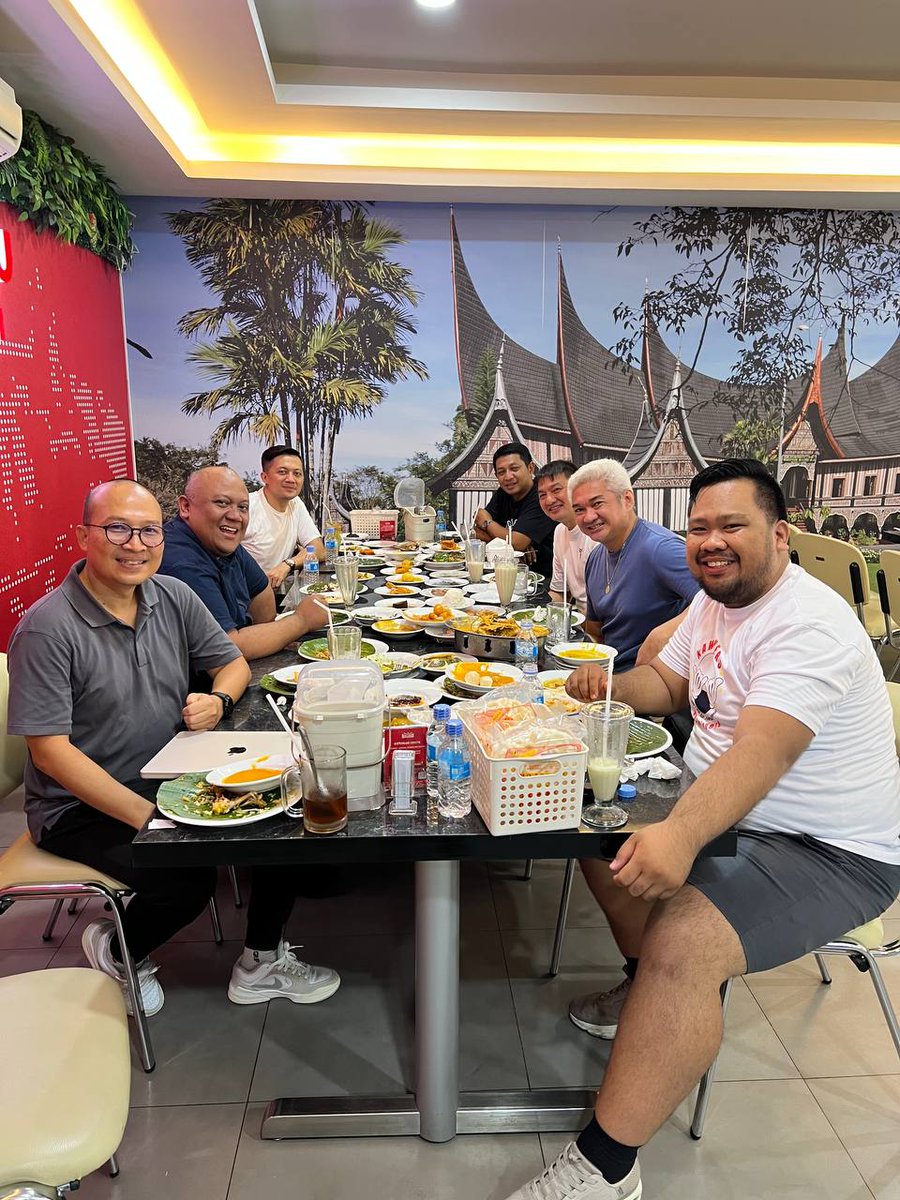 AcotCoach's tweet image. Thank you @respectbasketballacademy for the collaboration with @philippineyouthdreamers

#pydgoestoindonesia #kawinners #throwback #gobacksaturdayfever #itoangbuhaycoach #sbp #pyd