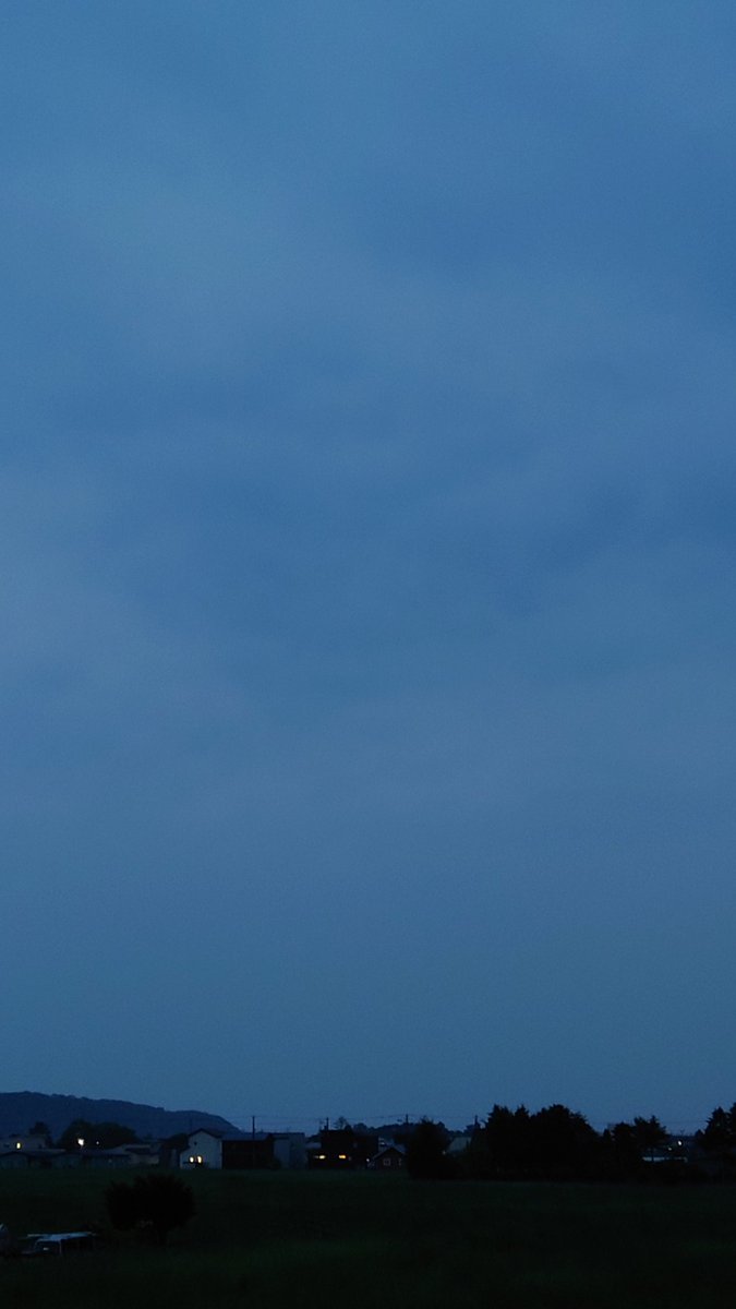 北空今空です。雨が降ってきました。明日は朝から晴れ予報ですが？？？