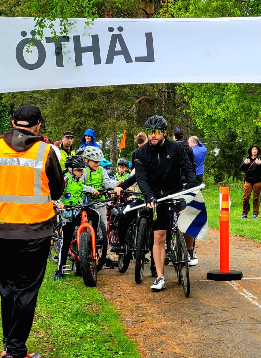 Pikku sade ei haitannut, kun lähes sata lasta polkaisi jälleen perinteiselle Tour de kidsille Vihiluodossa. Hyvä liikkuu Kempeleessä! 🚴‍♂️🚴 #etuajaja #vihiluoto #tourdekids2025 #vihiluodonkyläyhdistys @vihiluodontorppa #mykempele @kempeleenkunta