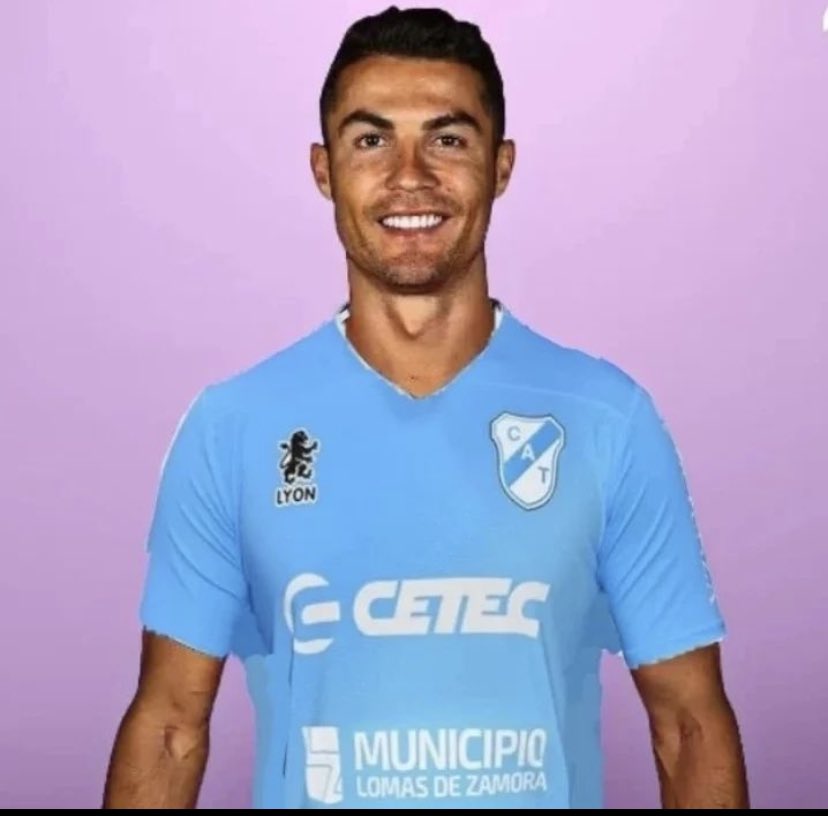 Elpanaderofacts's tweet photo. La invitación para jugar en un club argentino: https://t.co/MDE1WKfL4X