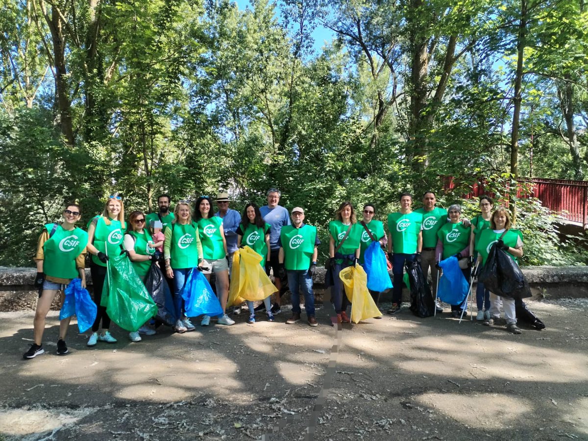 CSIFIgualdadCyL's tweet image. 🌳🧹@CSIF_UACYL se une al #ProyectoLibera impulsado por SEObirdlife y Ecoembes. Delegados y delegadas de León, Salamanca y Burgos han participado hoy en la retirada de residuos de su entorno.
Reiteramos nuestro compromiso con el Medio Ambiente y el bienestar presente y futuro.