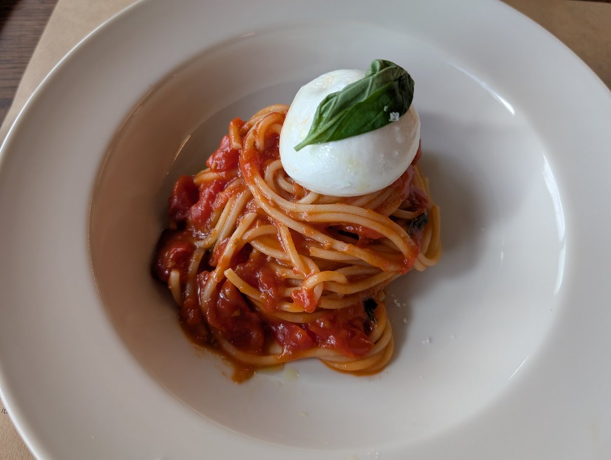 locompany_lolo's tweet photo. 昨日、オリーブオイルセミナーの後に、イタリアン館3階のレストランに行きました。
勉強になりました。
気づきも有りました。
お値段は、万博価格でした。
1時間くらい待ちました。 https://t.co/B9sHUBNL0Y