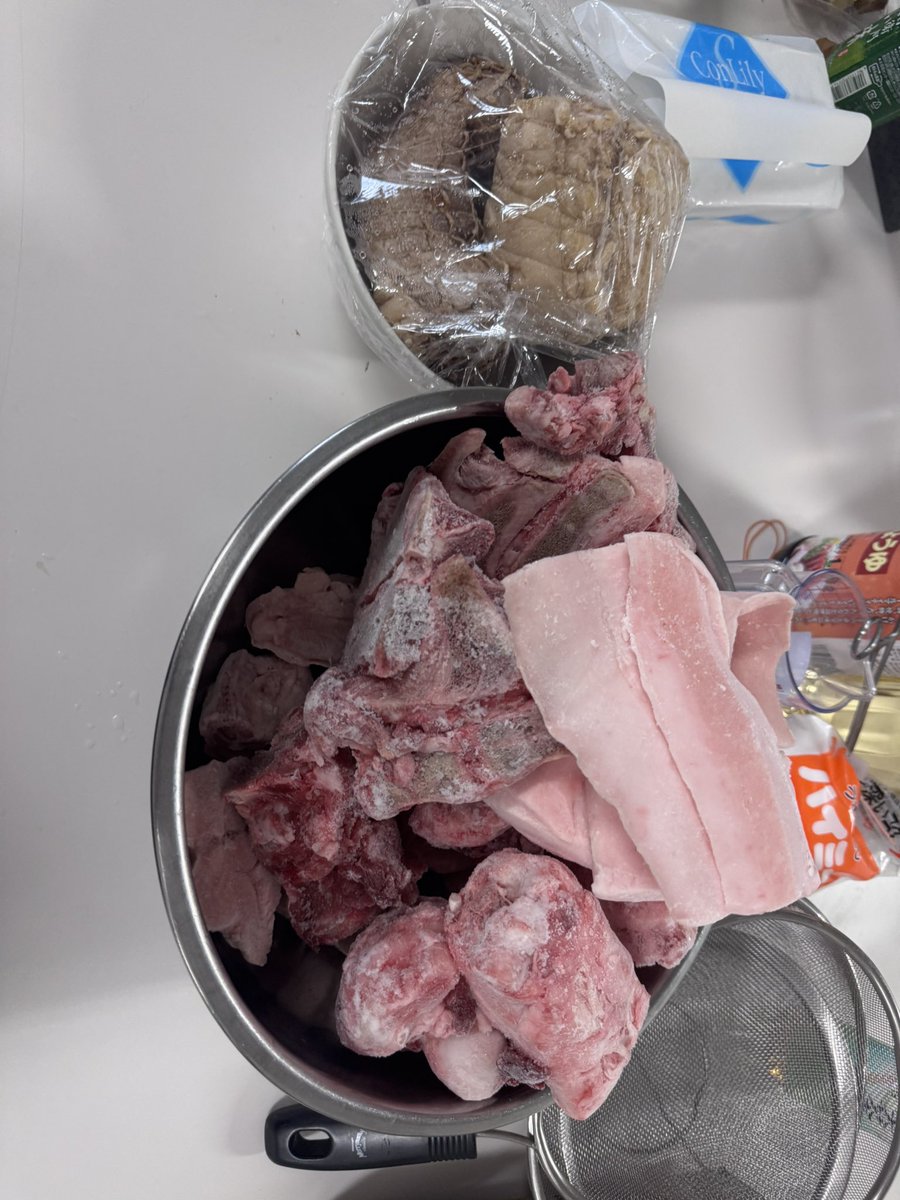 SHorisawa21's tweet image. 日頃の感謝を込めてラーメンしろうを作りました🍜
Made some ramen for the team to say thanks! 🍜😊