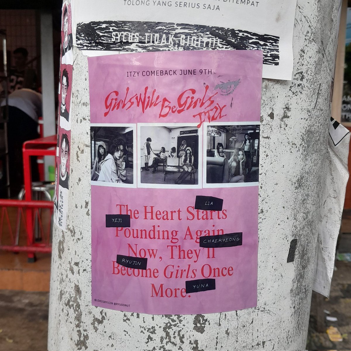 AboutItzyYT's tweet photo. Fans are spreading promotional posters for ITZY's 'Girls Will Be Girls' in Jakarta, Indonesia. https://t.co/EOA4SE6Igj
