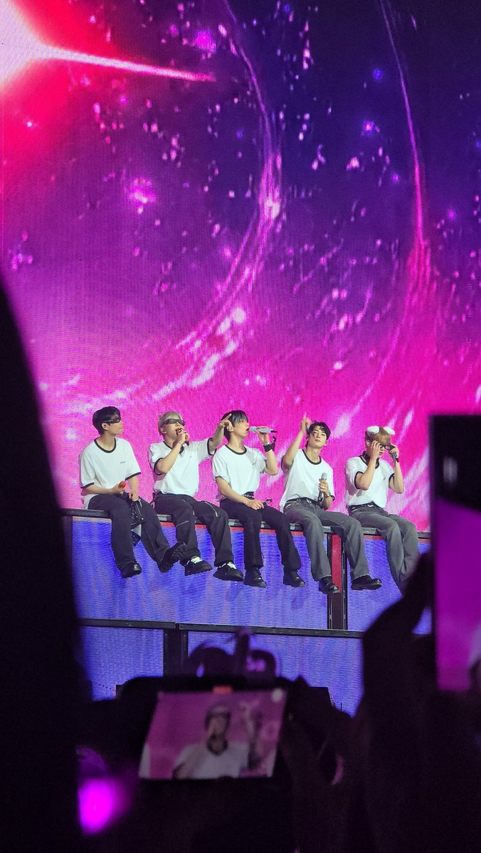 au__9999's tweet image. My lovely lovely Astro 🥺