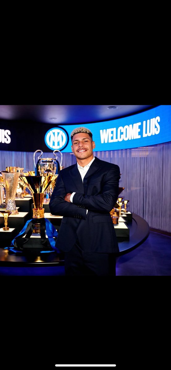 IlPitbull22's tweet photo. Spero solo sia il primo acquisto di una serie che saltino l’uomo.
Personalmente gasa , sperando di non ricadere in un #Dalbert qualunque.
#Inter #Brasil #LuisHenrique #Marotta #Ausilio #Welcome https://t.co/MuRvG2i9bu
