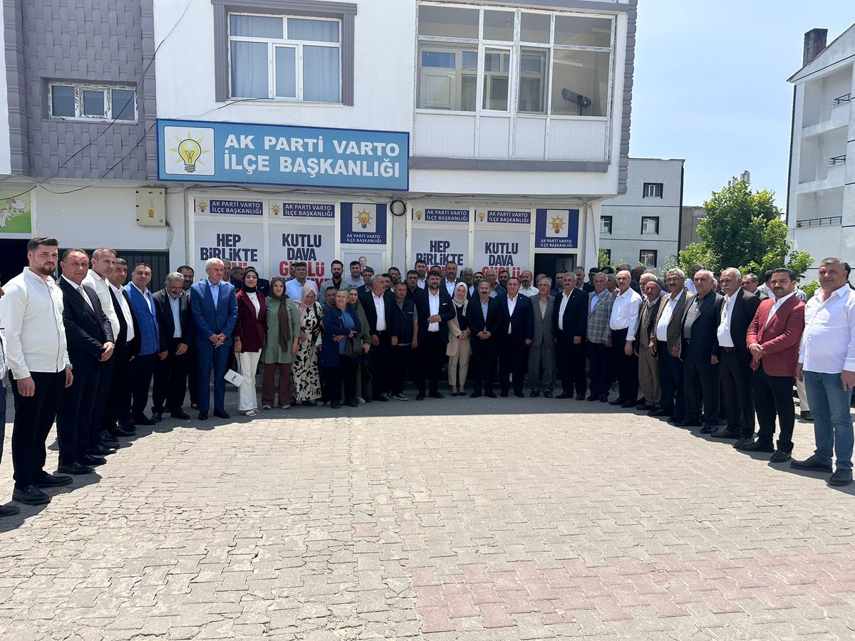 📍AK Parti Varto İlçe Başkanlığımızdayız

Bayramlaşma programımız kapsamında İl Başkanımız Sn <a href="/MelikEmre1/">Melik Emre</a> ve beraberimizdeki heyetle birlikte Varto İlçe Başkanlığımızda İlçe Başkanımız Sn. Kemal Özgül ve kıymetli yol arkadaşlarımızla bayramlaştık. 

Rabbim bu güzel birlik ve