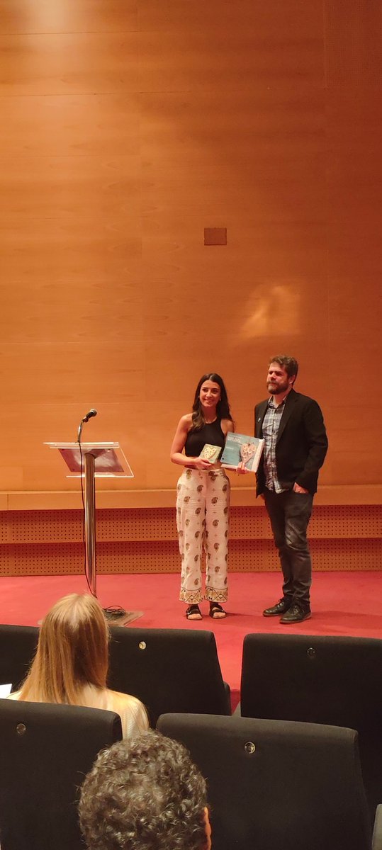 CTNL (@ctnl) on Twitter photo Recolle o premio Mariña Lema das mans de Iago Gordillo (<a href="/IagoGordillo/">Iago Gordillo</a>), integrante do xurado.
#PremiosMilPrimaveras Recolle o premio Mariña Lema das mans de Iago Gordillo (<a href="/IagoGordillo/">Iago Gordillo</a>), integrante do xurado.
#PremiosMilPrimaveras