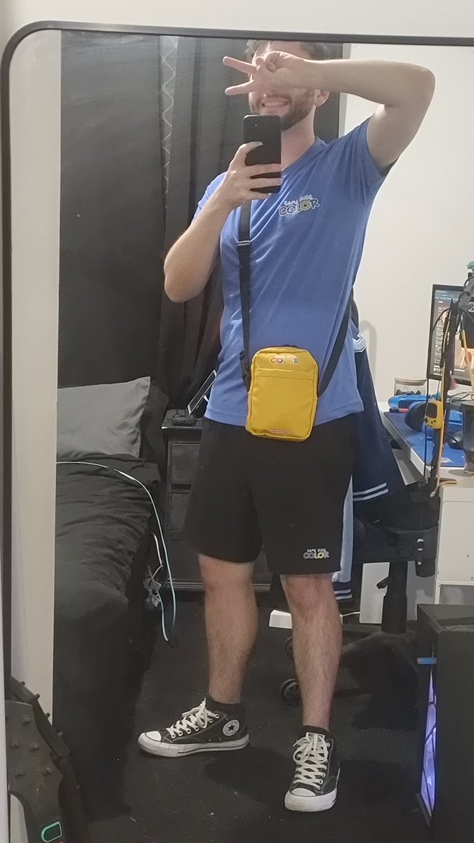 BinaryNine's tweet image. My merch arrived today!!

This blue was the best I could do for the purple 😅