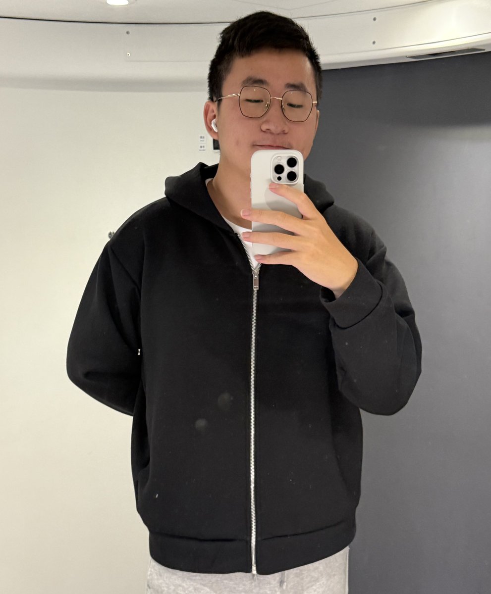 越來越像哥哥的部分
我覺得<a href="/Oliver_Hui_1/">奧利佛輝</a> 需要解釋一下🤔