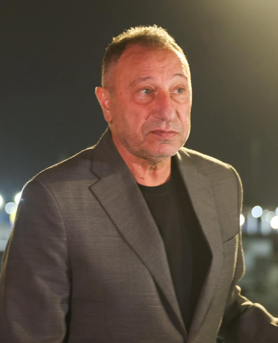 مفيش اوسخ ولا اندل من الشخص الخبيث.. دلوقتي فهمت بس ليه طاهر ابو زيد ومعظم لاعبين الاهلى القدماء مش بيحبوا الشخص ده...