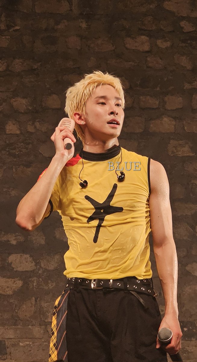 Suffering_Blue's tweet photo. #리온 #LEON #트렌드지 #TRENDZ #TRENDZinParis #TRENDZEuropeTour #GLOWTOUR https://t.co/zl6UVtzka5