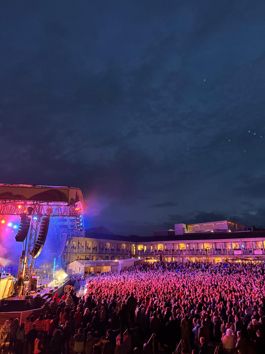 @thepiecehall well, that was something! Thank you for singing with us. Let's do it again tonight! NBL x

#jameslive2025 #livemusic #thepiecehall