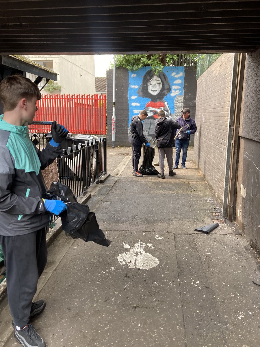 artilleryyc's tweet image. Lads got back from Dublin last night at half twelve and were out this morning at 10 o’clock. Cleared bottom Pinkerton and seven hills. cutting back bushes and weeding outside older residents houses…