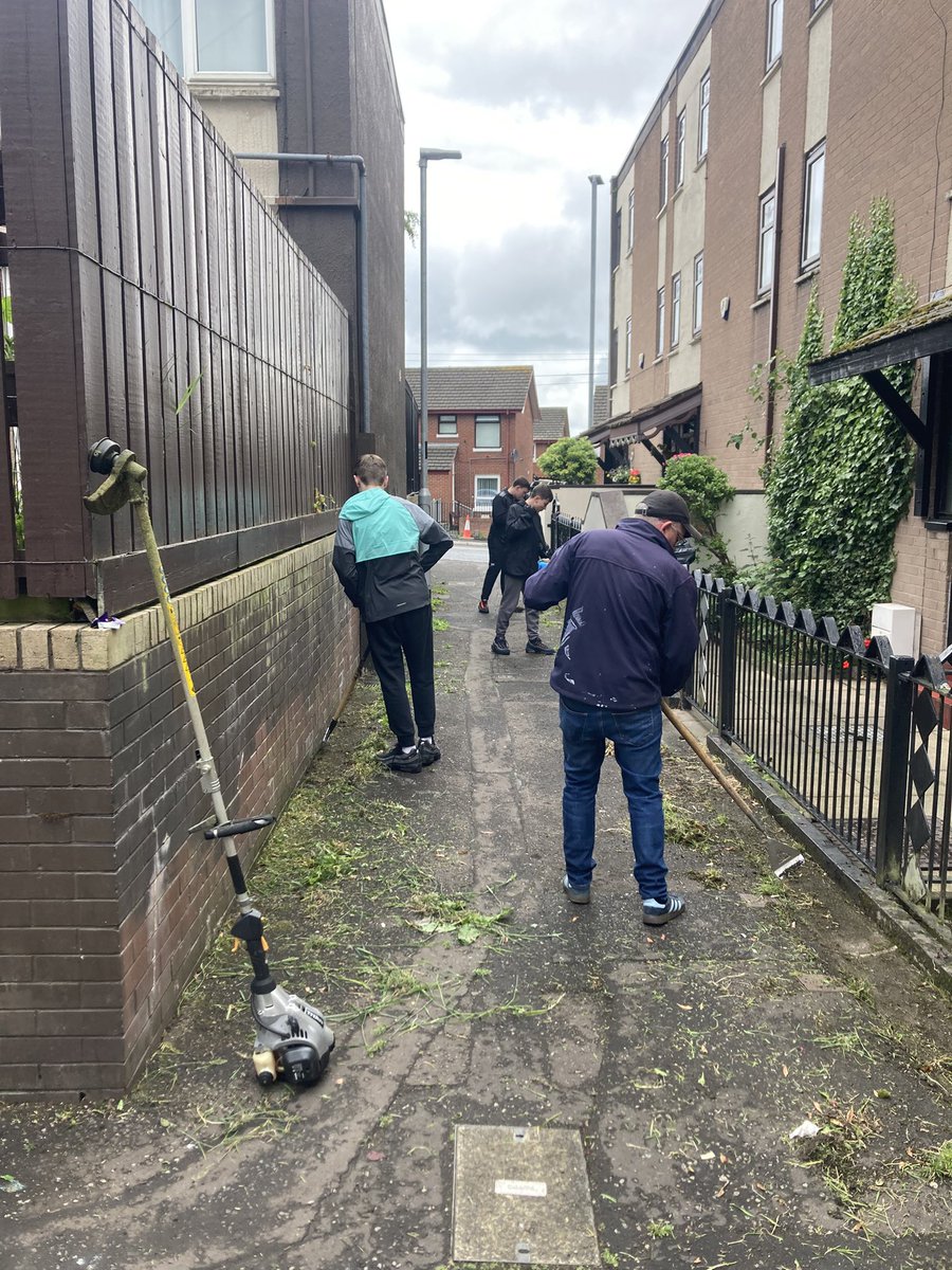 artilleryyc's tweet image. Lads got back from Dublin last night at half twelve and were out this morning at 10 o’clock. Cleared bottom Pinkerton and seven hills. cutting back bushes and weeding outside older residents houses…