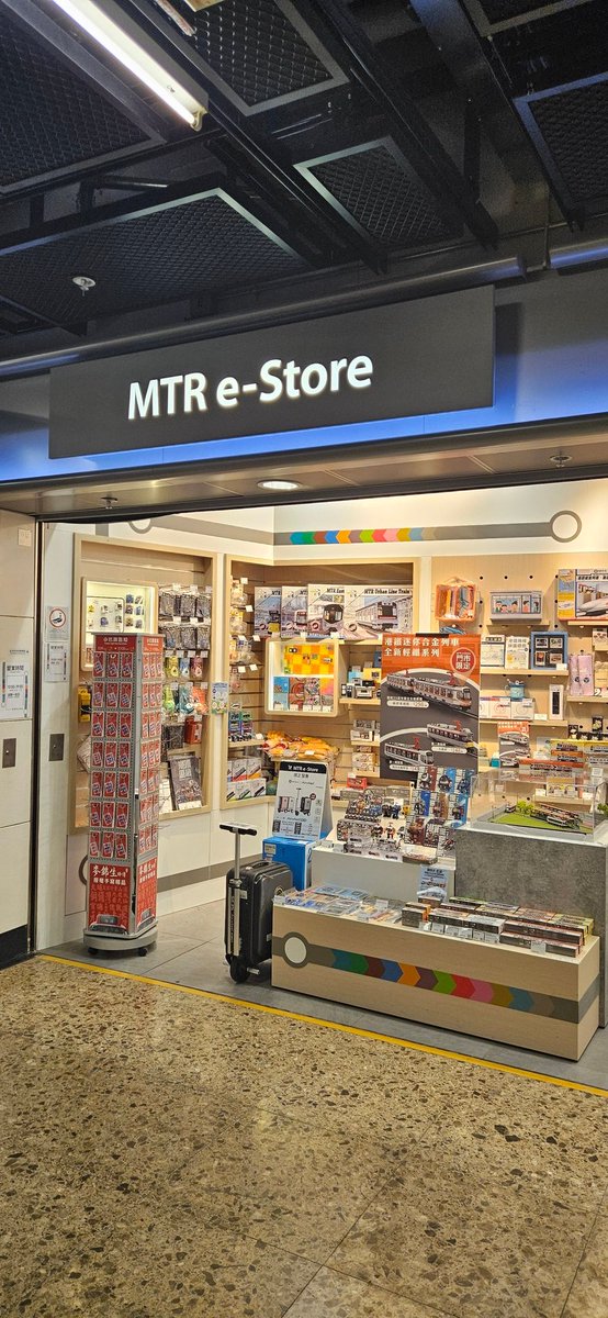 Si seulement <a href="/ClientsRATP/">Service Client RATP👌</a> et <a href="/Actu_Transilien/">Transilien SNCF Voyageurs</a> avaient des boutiques similaires. 😒