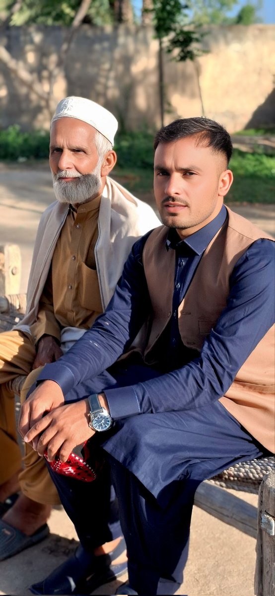 تمام مُسلمانوں کو عید الاضحیٰ کی خوشیاں مبارک ہو۔
اللہ کرے کہ یہ عید ہم اور آپ سب کے لئے دائمی امن اور خوشی اور ترقی کا ضامن بنے۔۔۔اور اللہ پاک فلسطین کی غزا اور یمن کی مسلمانوں کی غیبی طریقے سے مدد فرمائے آمین ثم آمین 🤲
With Baba Jan 
#عیدقربان #عیدمبارک 
#eidmubarak