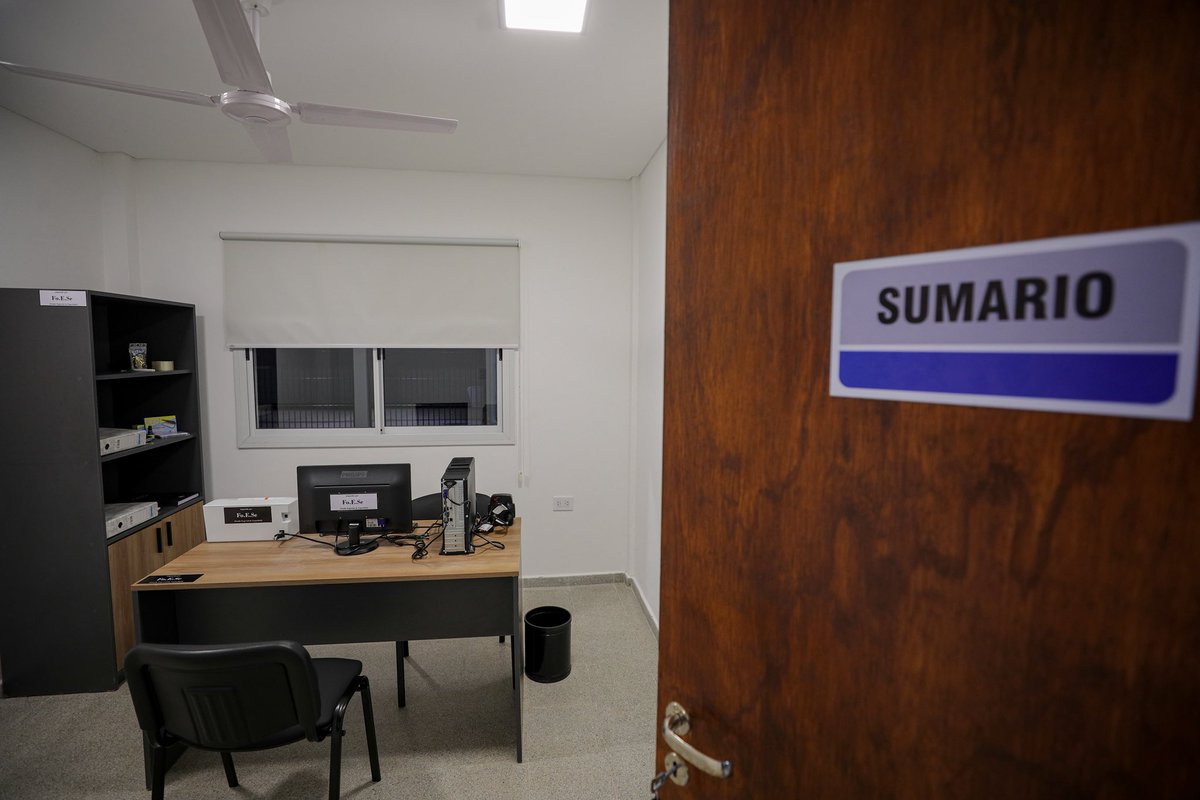 gustavovaldesok's tweet photo. En aras del fortalecimiento de la seguridad pública, inauguramos y equipamos la Comisaría 1ª de #SantaRosa, que consta de dos plantas.

Estratégicamente ubicada, esta obra favorecerá la cercanía con los vecinos y su atención así como el trabajo de la Policía de Corrientes 👮🏽 https://t.co/SGaFysrmBS