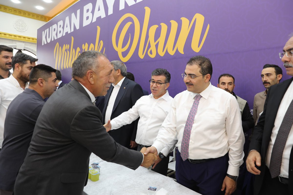 TBMM Başkan Vekilimiz Sn. Bekir Bozdağ’ın katılımıyla gerçekleşen AK Parti Şanlıurfa İl Başkanlığımızın Bayramlaşma Programı’na katıldık.

Partimize katılarak rozet takdim edilen Yeniden Refah Partisi Şanlıurfa İl Başkan Yardımcısı Sn. Halil Özkarakeçi ile Yeniden Refah Partisi